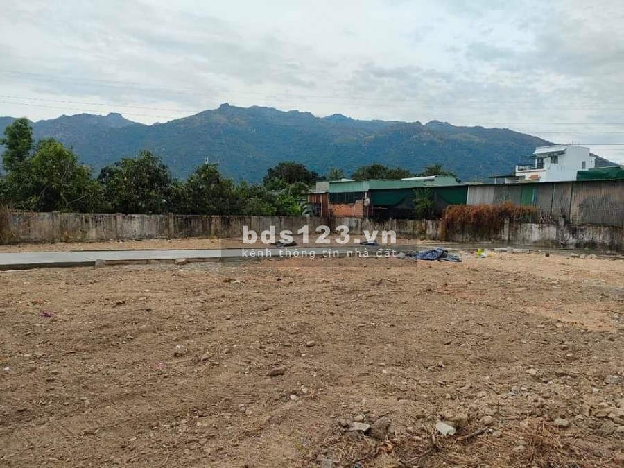 Bán đất đường lư Giang thôn phước trung xã Phước Đồng giá 495 triệu