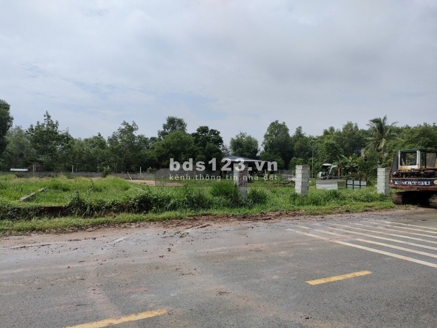 Em cần bán đất sổ đổ chính chủ, bàn giao trong ngày, liên hệ 0785494421 (Nhi), vị trí đẹp