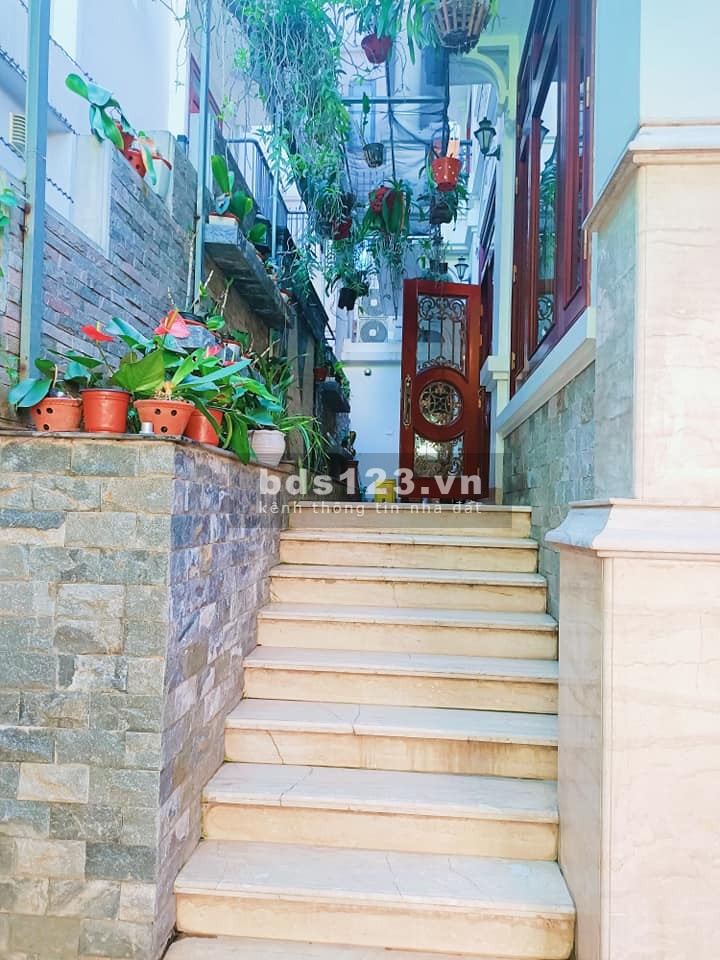 Bán biệt thự 08 góc Minh Khai, Tam Trinh, diện tích đủ, dt 145m2, giá bán 2.8 tỷ, lhcc