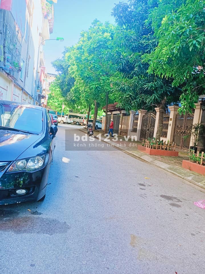 Bán biệt thự 08 góc Minh Khai, Tam Trinh, diện tích đủ, dt 145m2, giá bán 2.8 tỷ, lhcc