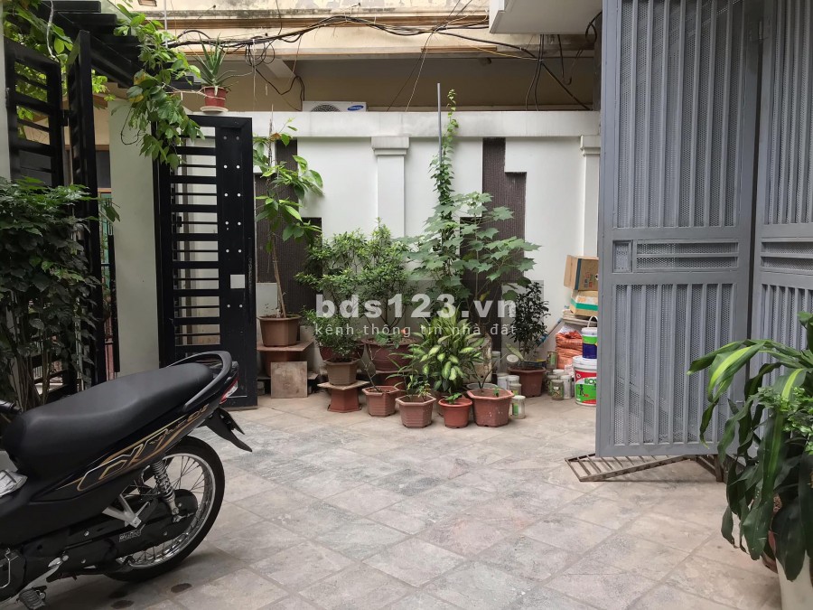 NHÀ SÂN VƯỜN sát Royal city như biệt thự. 48m2, 5 tầng, 5,9 tỷ