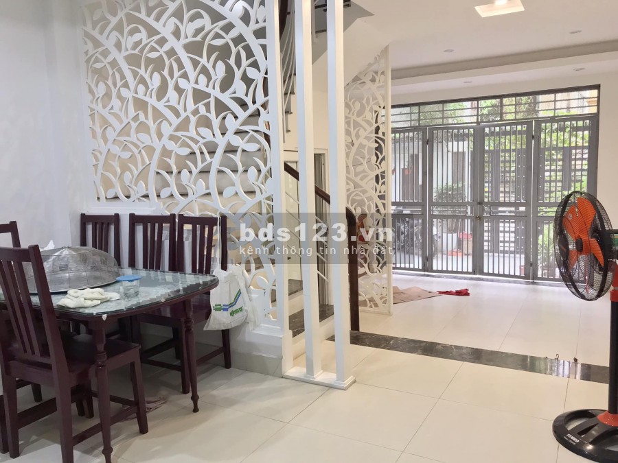 NHÀ SÂN VƯỜN sát Royal city như biệt thự. 48m2, 5 tầng, 5,9 tỷ