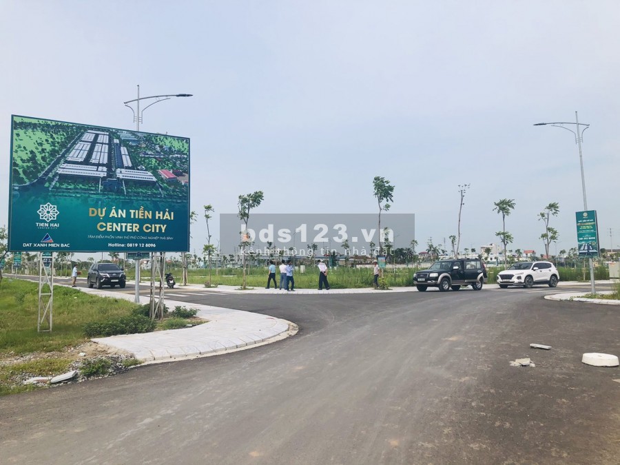 Khu ven biển, có dt tự nhiên gần 31.000 ha, bao gồm 30 xã, 1 thị trấn thuộc hai huyện