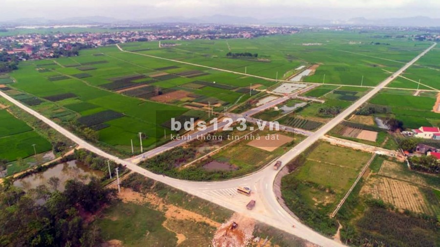 Chính chủ bán đất trên trục đường 42m định tăng thị trấn Quán Lào giá chỉ 5,5tr/m2