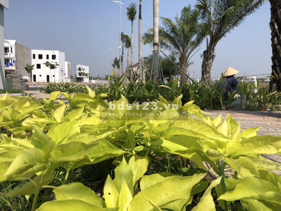 Bán nhà phố liền kề khu nhà ở Vietsing Phú Chánh Bình Dương, căn 122m, 1 trệt 2 lầu 4t5