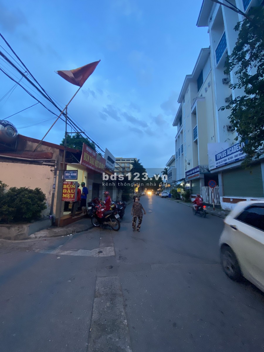 Chính chủ cần bán nhà tại ngõ 12 Văn Công Mai Dịch Hà Nội, giá rất tốt để đầu tư kinh doanh