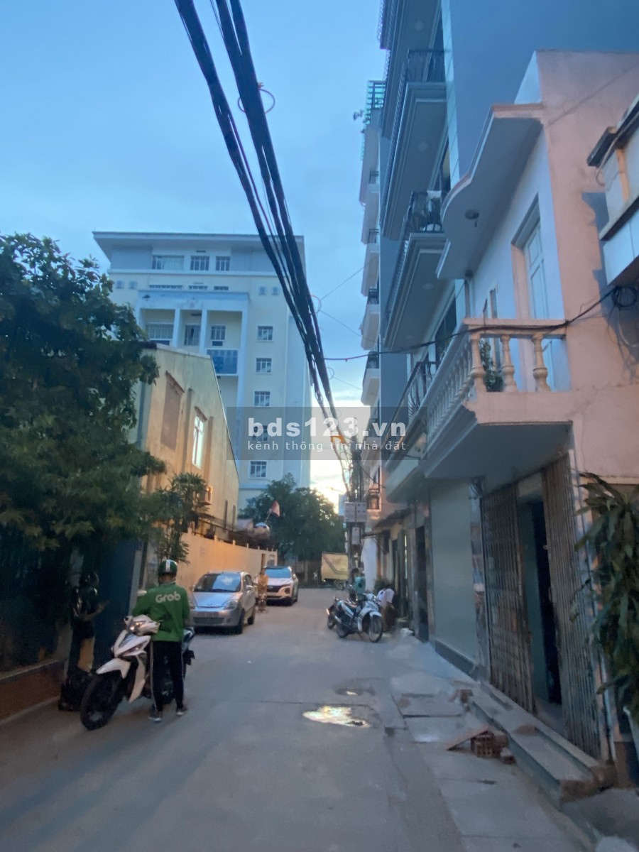 Chính chủ cần bán nhà tại ngõ 12 Văn Công Mai Dịch Hà Nội, giá rất tốt để đầu tư kinh doanh