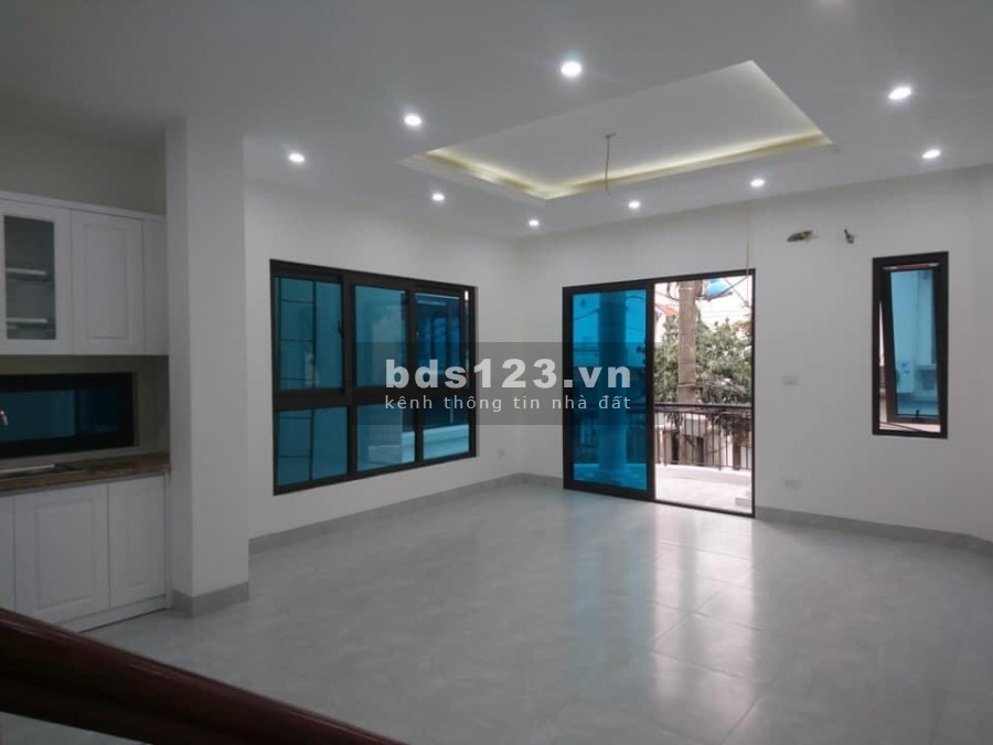 Bán nhà 6 tầng Nguyễn Văn Cừ, Long Biên, khu Vip đt 550m2, không khí trong lành, ô tô vào nhà