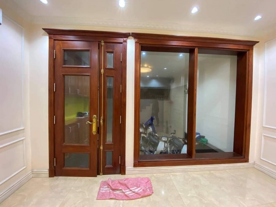 Bán cách đường 30m Văn Cao diện tích 84m2, 5 tầng, giá bán 8.6 tỷ