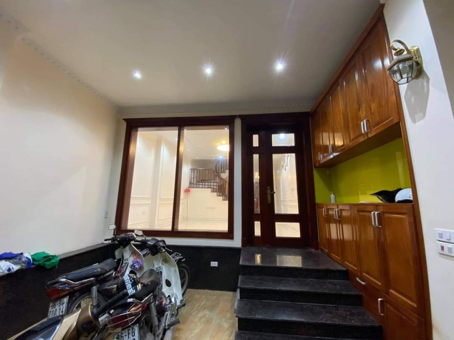 Bán cách đường 30m Văn Cao diện tích 84m2, 5 tầng, giá bán 8.6 tỷ