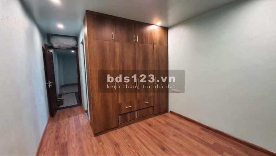 Bán nhà Hoàng Hoa Thám Quận Ba Đình dt 35m2 đúc kiên cố 5 tầng giá 3,2 tỷ nội thất đẹp