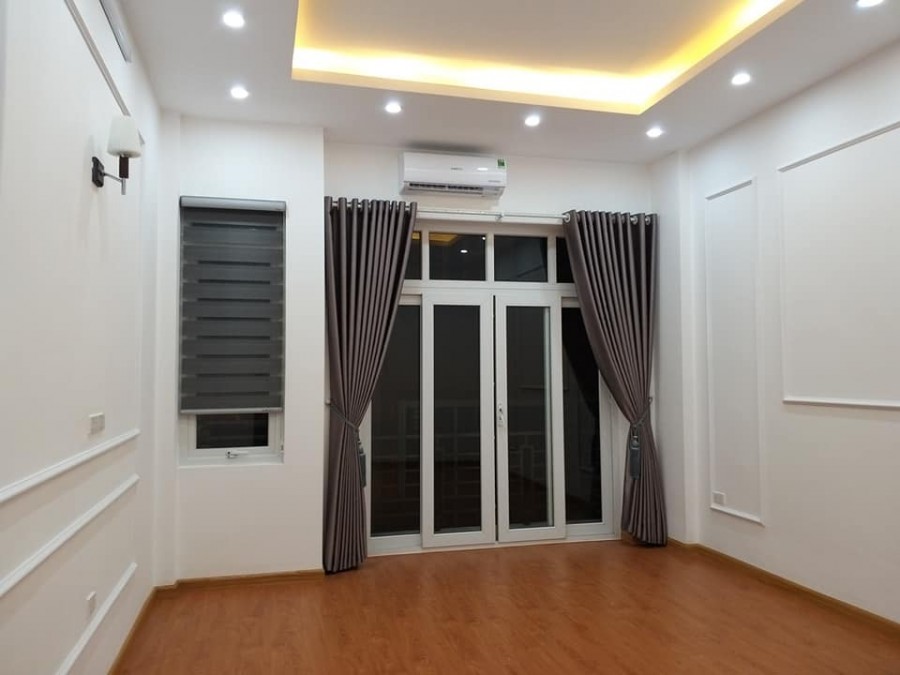 Bán nhà mới vào ở luôn, giá 7 tỷ, đúc 4 tầng Nguyễn Khang, dt 75m2, khu an sinh đỉnh