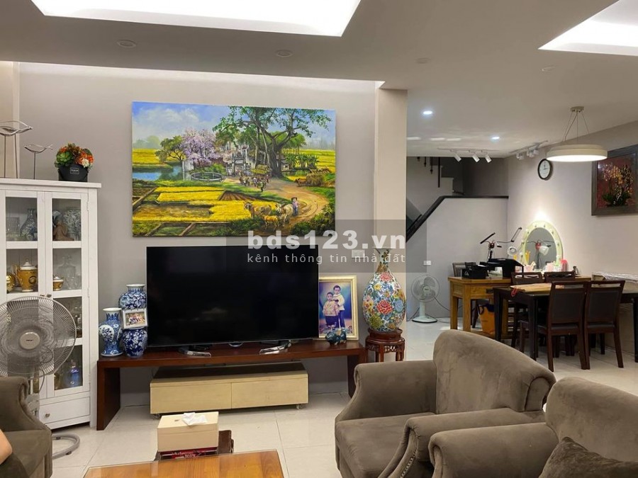 Bán nhà nguyên căn Hoàng Đạo Thành, diện tích 59m2, giá 3.15 tỷ, gần Five Star Kim Giang