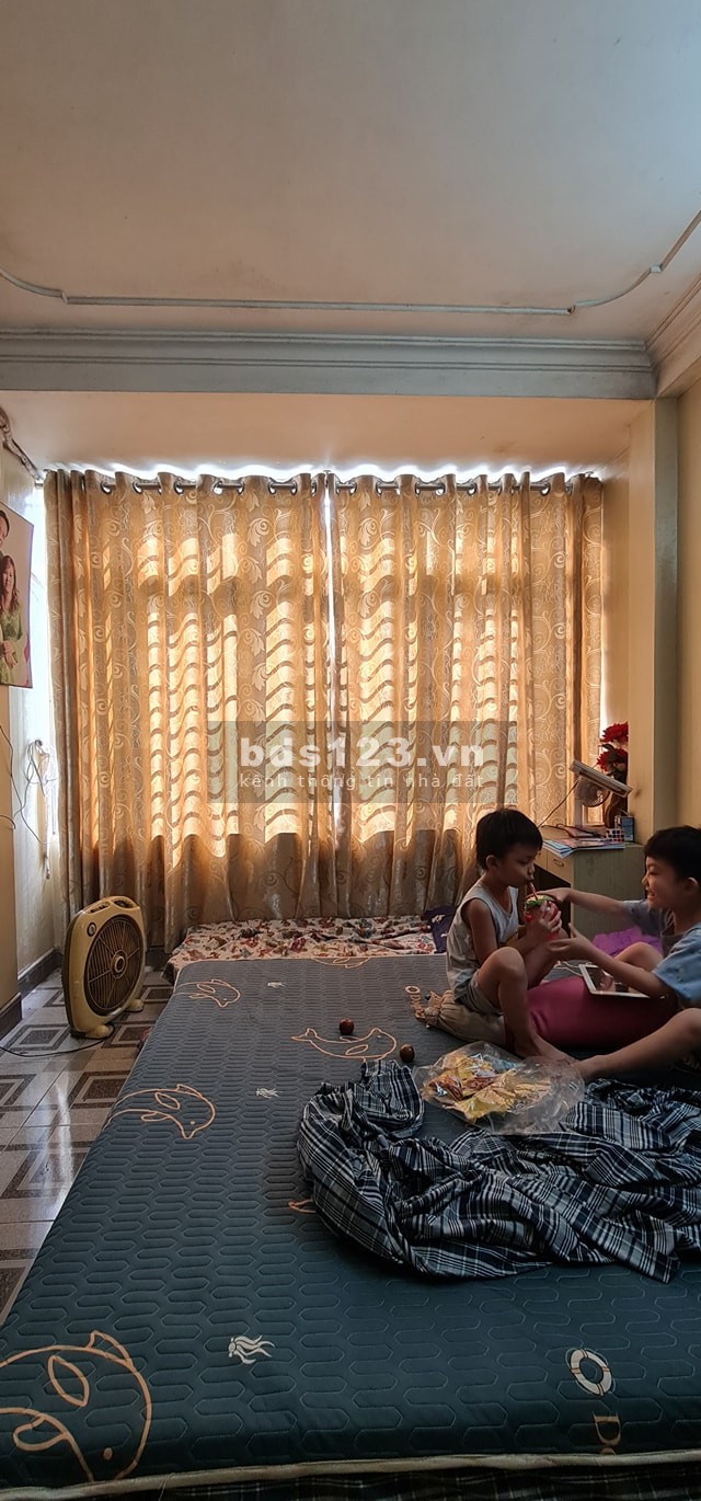 Chính chủ bán nhà mặt phố Ngô Gia Tự, diện tích 40m2, kinh doanh sầm uất, SĐCC, giá 6.5 tỷ