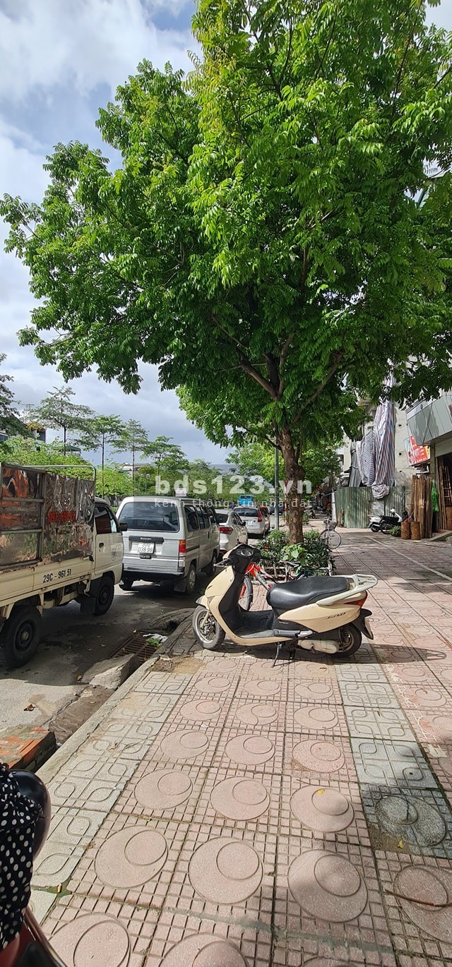 Chính chủ bán nhà mặt phố Ngô Gia Tự, diện tích 40m2, kinh doanh sầm uất, SĐCC, giá 6.5 tỷ