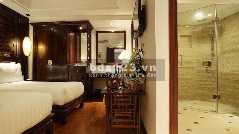 Tòa nhà tổ hợp văn phòng khách sạn bar, Trường chinh 11 Tầng 2 Hầm dt 280m2 giá bán 68 tỷ