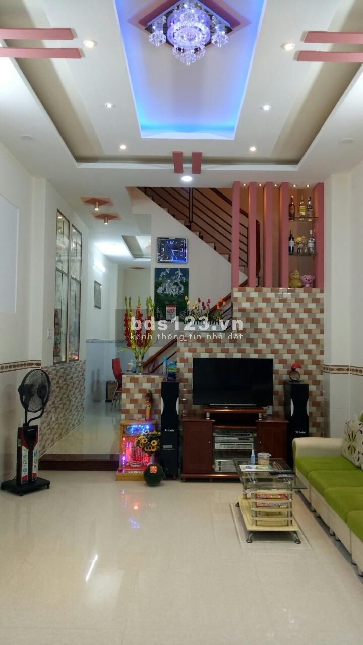 Bán nhà đẹp ở ngay đường Lê Quang Định quận Bình Thạnh 80m2 2tầng giá 5tỷ800