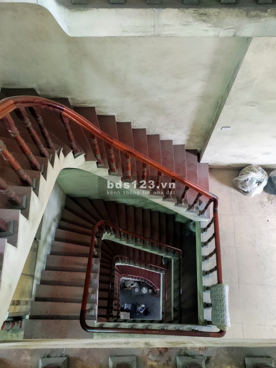 Bán nhà mặt phố Trương Định, 5 tầng mt khủng, 2 mặt thoáng, ô chờ thang máy, chỉ 160 triệu/m2