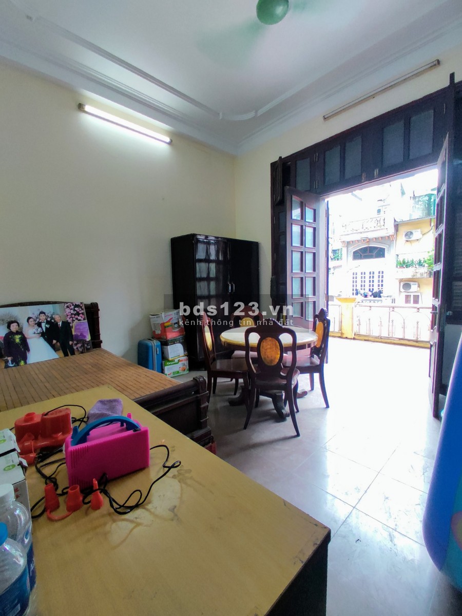 Bán nhà mặt phố Trương Định, 5 tầng mt khủng, 2 mặt thoáng, ô chờ thang máy, chỉ 160 triệu/m2