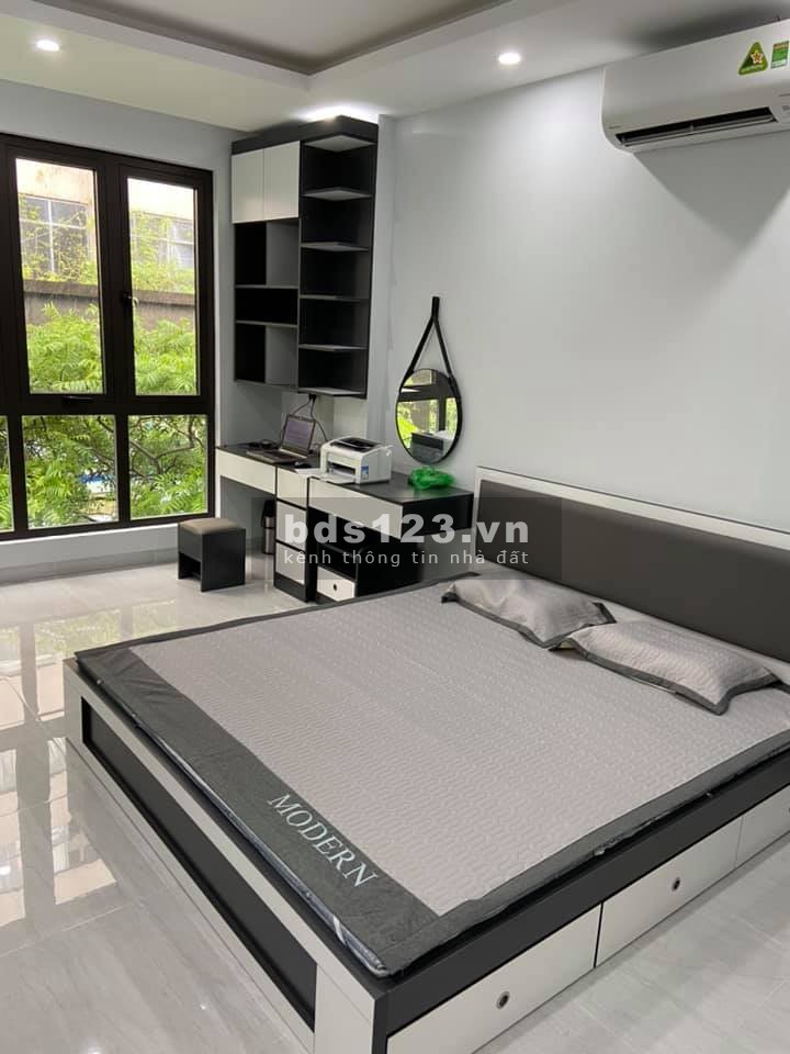 Bán nhà nguyên phân lô Cầu Giấy, ô tô tránh 2 mặt thoáng, có thể kinh doanh, 4 tầng đúc kiên cố