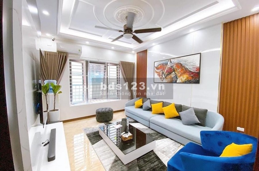 Chỉ bằng Con mẹc E 300 2021 bạn đã có căn nhà siêu xin sò, giá bán nhỉnh 3 tỷ, sổ đỏ căng đét