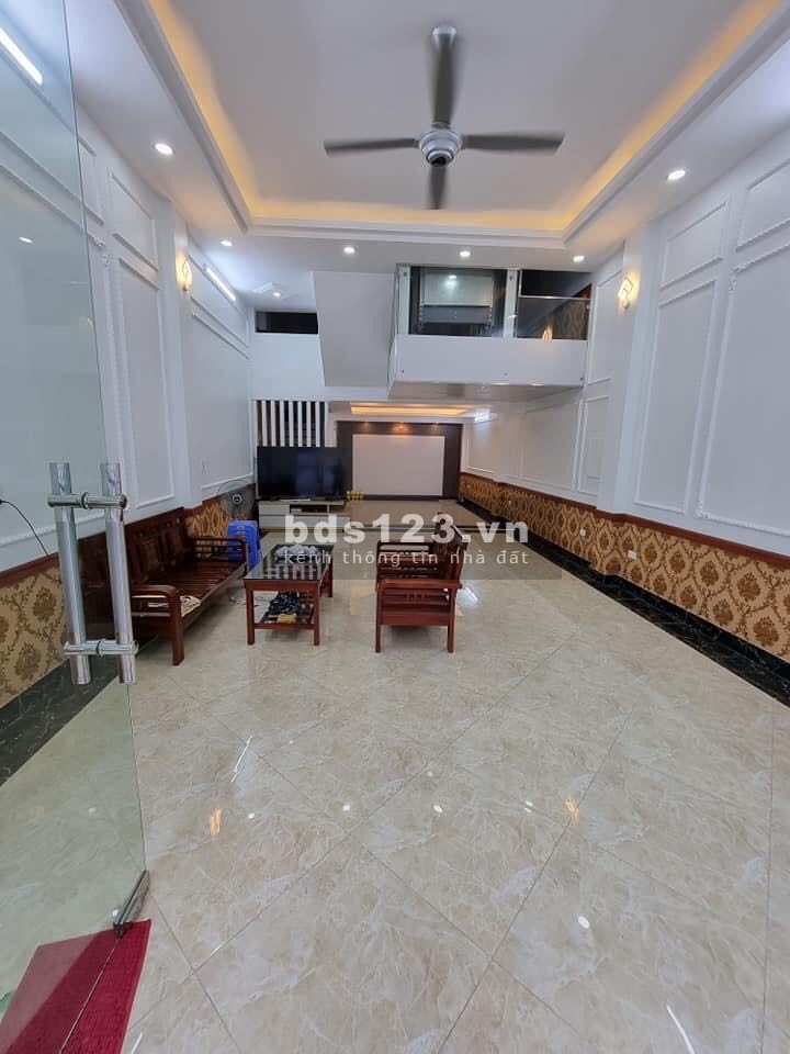 Bán nhà nguyên căn Nguyễn Khánh Toàn view công viên dt 31m2, 4 tầng đúc, giá bán 2.95 tỷ