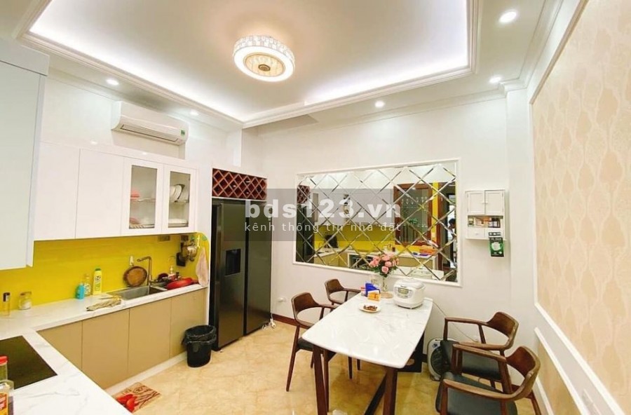 Chỉ bằng Con mẹc E 300 2021 bạn đã có căn nhà siêu xin sò, giá bán nhỉnh 3 tỷ, sổ đỏ căng đét