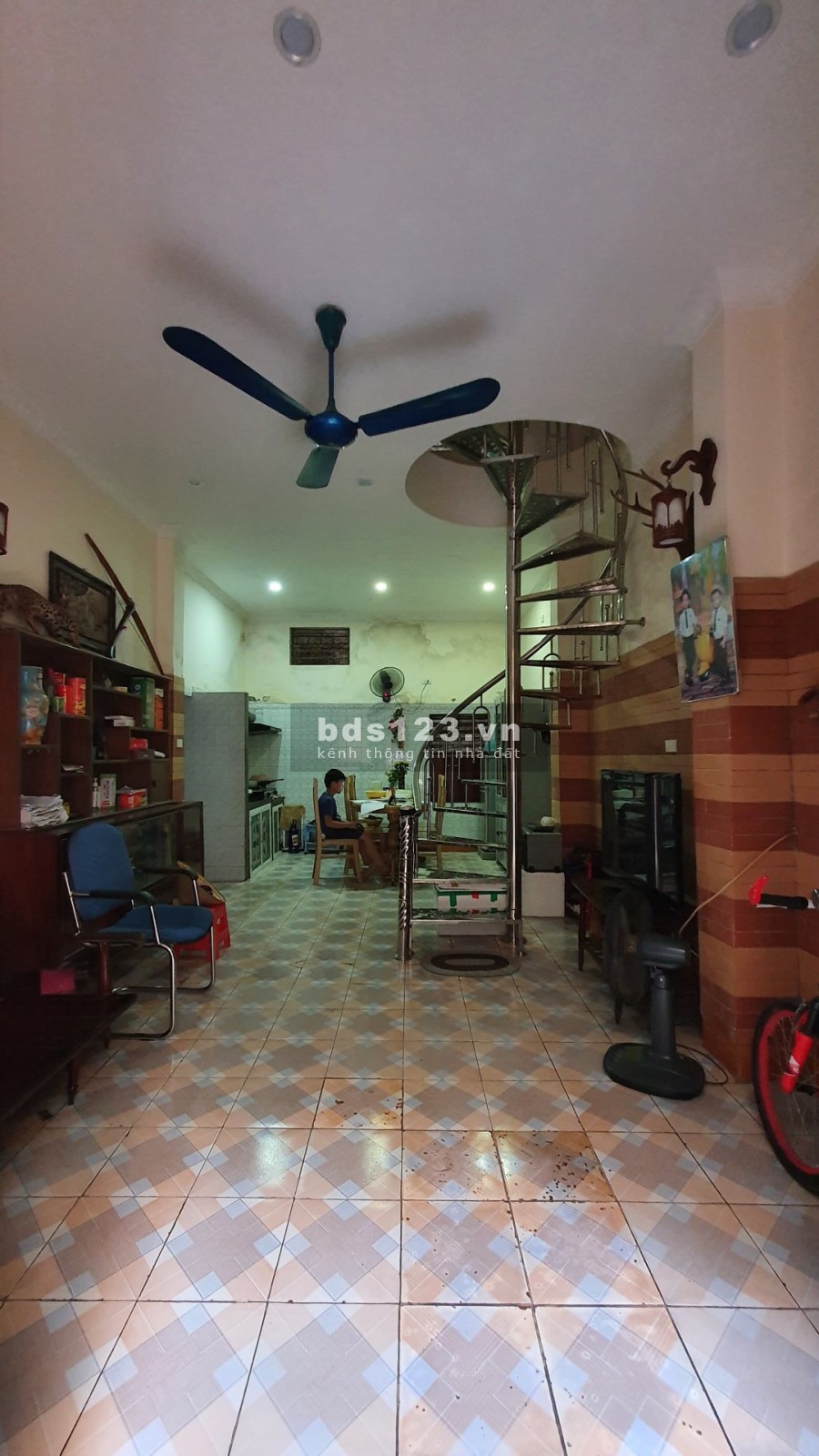 Bán nhà nguyên căn Minh Khai, dt 38m2 đúc 3 tầng, giá 2.75 tỷ ngõ thoáng, kinh doanh sầm uất