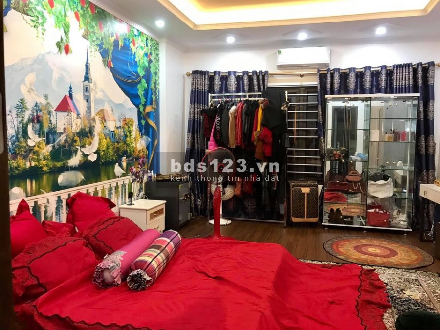 Gấp! Bán nhà Phạm Ngọc Thạch, ô tô kinh doanh, dt 130m2 4 tầng, giá 17,5 tỷ. 0969693855.