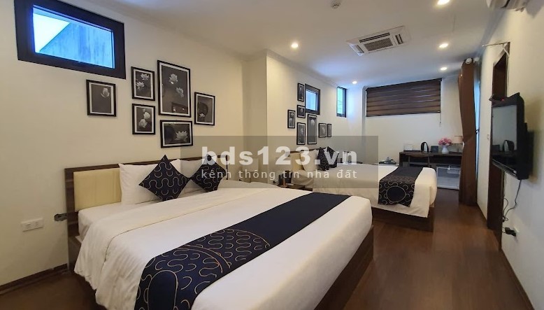 Khách sạn 3 sao 2 thang máy phố Võ Chí Công, Tây Hồ, dt 350m2, 9 tầng, giá 70 tỷ, lh 0394902347