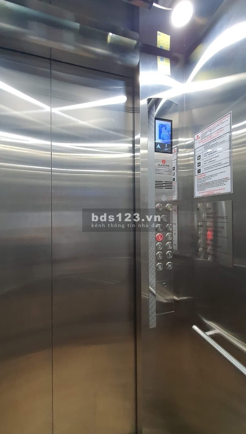 Khách sạn 3 sao 2 thang máy phố Võ Chí Công, Tây Hồ, dt 350m2, 9 tầng, giá 70 tỷ, lh 0394902347