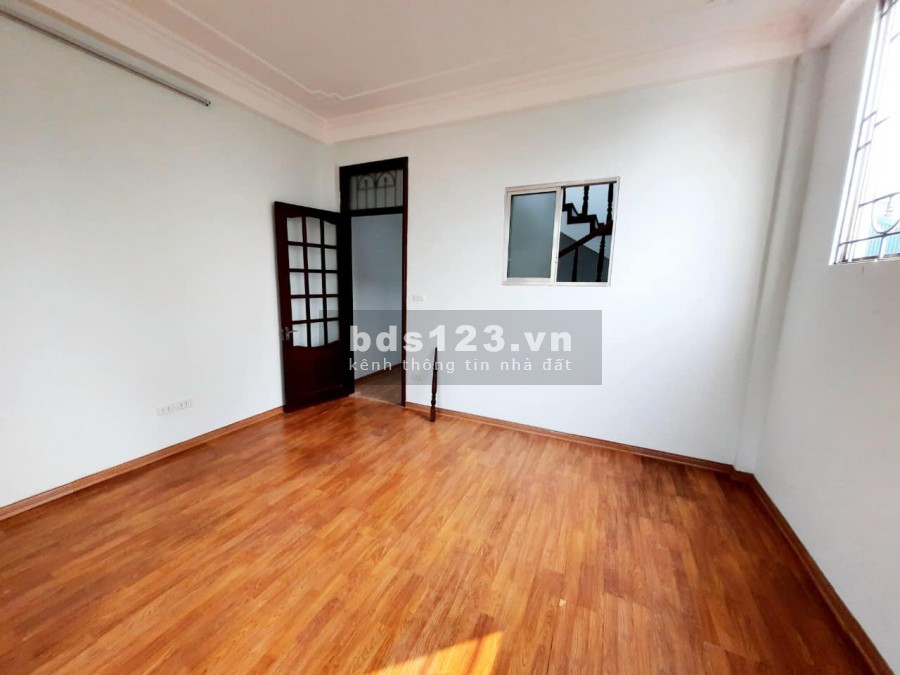 Chỉ 4 tỷ nhà đẹp diện tích 68m2 4 tầng mặt tiền 4.5m ngõ thông, ôtô 10m Nguyễn Thái Học