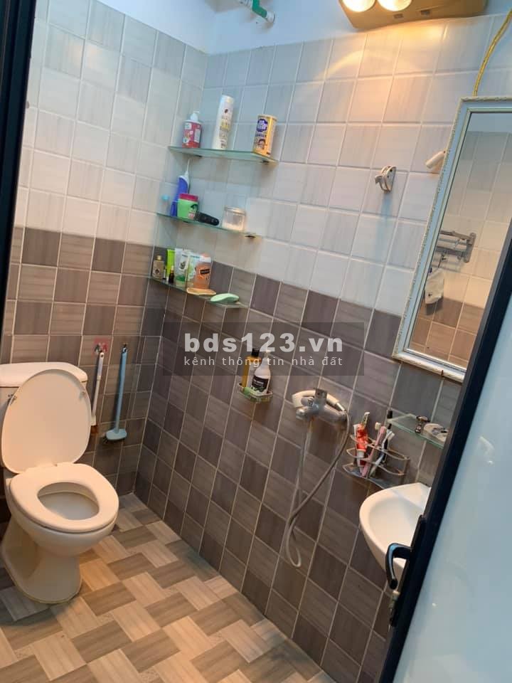 Chỉ 4 tỷ nhà đẹp diện tích 68m2 4 tầng mặt tiền 4.5m ngõ thông, ôtô 10m Nguyễn Thái Học