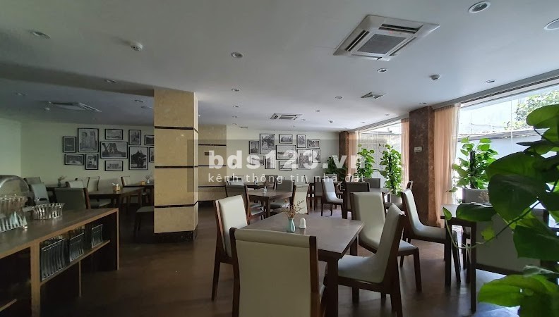 Khách sạn 3 sao 2 thang máy phố Võ Chí Công, Tây Hồ, dt 350m2, 9 tầng, giá 70 tỷ, lh 0394902347