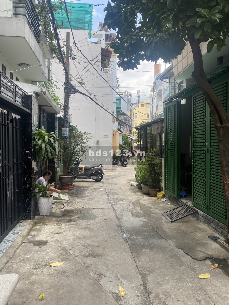 Cần bán nhà 1 trệt 3 lầu Huỳnh Thiện Lộc, Tân Phú, sạch sẽ thông thoáng, giá 6.5 tỷ