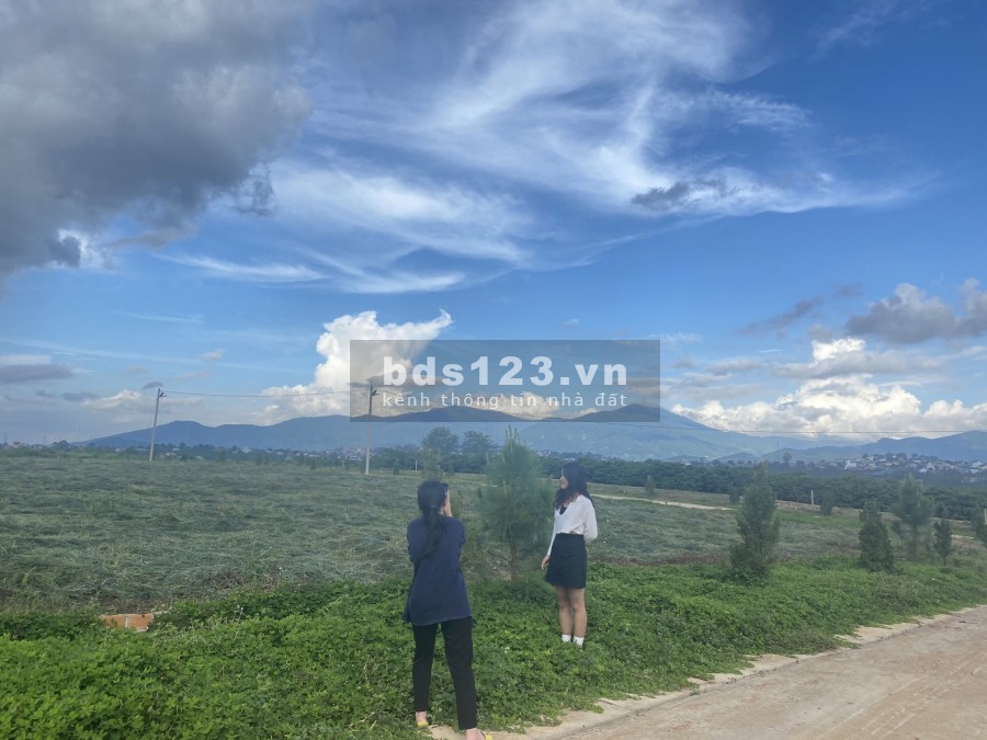 Đất nền Ven Hồ Tây giá tốt đầu tư sổ thổ cư sẵn ngay trung tâm, hỗ trợ vay, pháp lí đủ