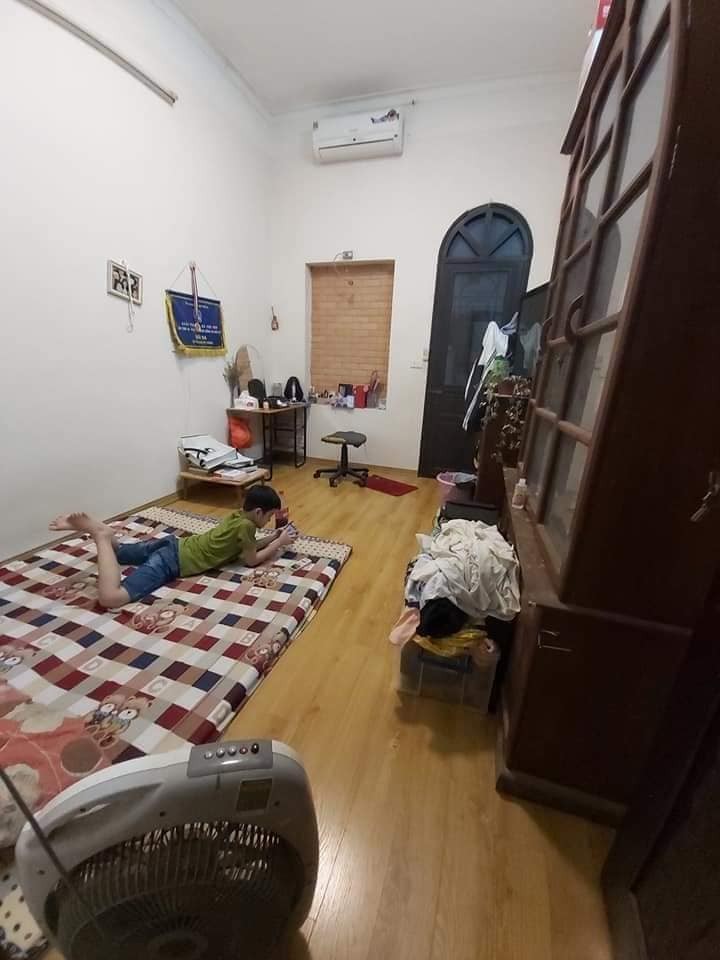 Bán nhà phố Đê La Thành Đống Đa, dt 31m2, 4 tầng, giá bán 4 tỷ, nhà mới, kinh doanh tốt