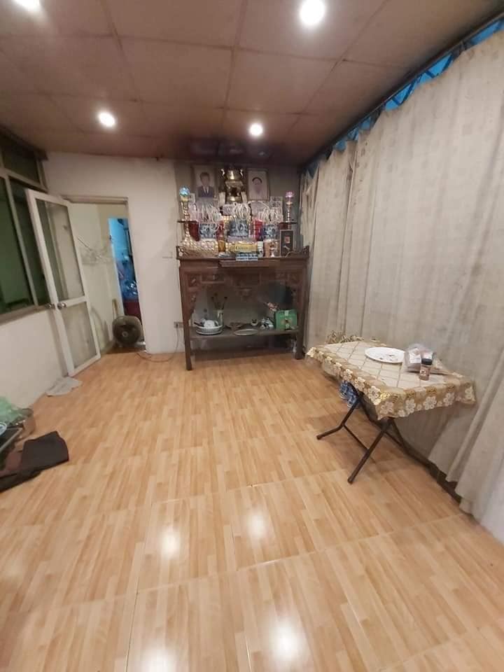 Bán nhà phố Đê La Thành Đống Đa, dt 31m2, 4 tầng, giá bán 4 tỷ, nhà mới, kinh doanh tốt