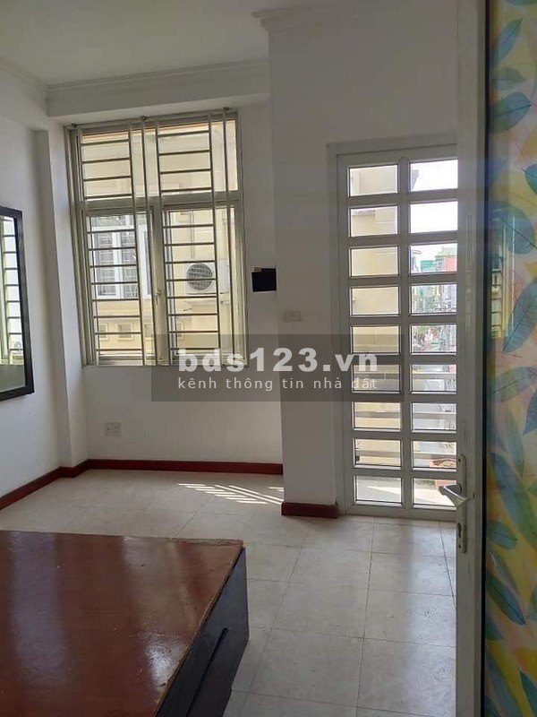Bán nhà 3 tháng 2 Quận 11, diện tích sử dụng 24m2, giá bán 2.3 tỷ, liên hệ 0932501298.