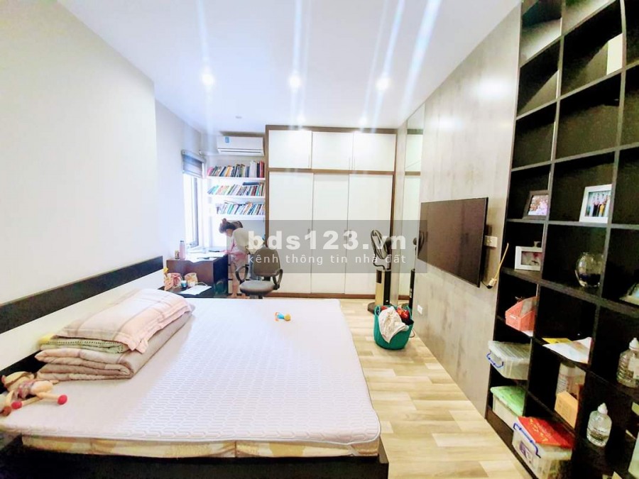 Bán nhà tuyệt đẹp phố Kim Ngưu, phân lô ô tô đỗ cửa, dt 61m2, giá bán 4.6 tỷ, sổ sẵn chính chủ