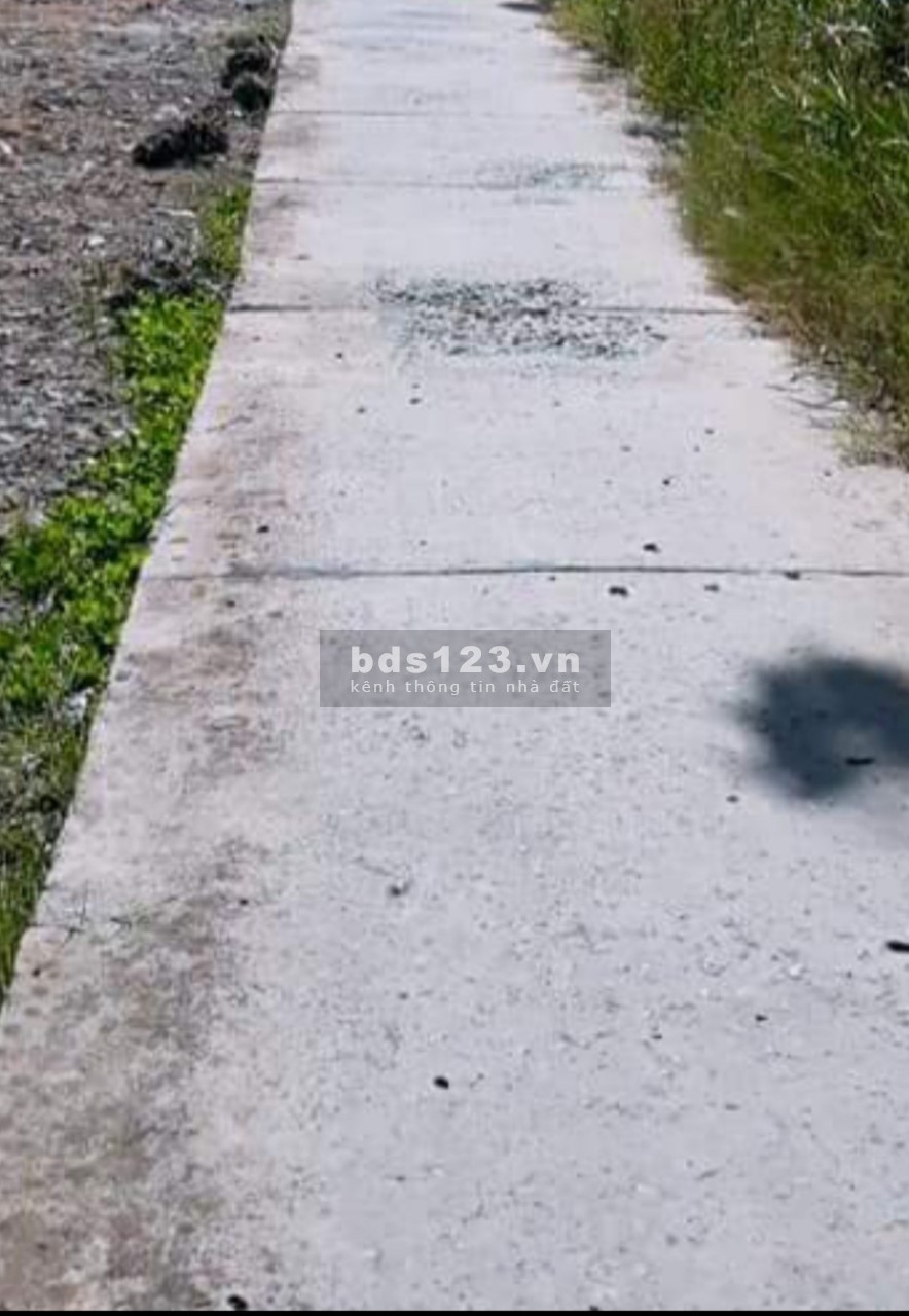 Bán đất sổ đỏ vị rất thuận lợi để ở đất Nông nghiệp, giá bán 350 triệu, lh 0946756685
