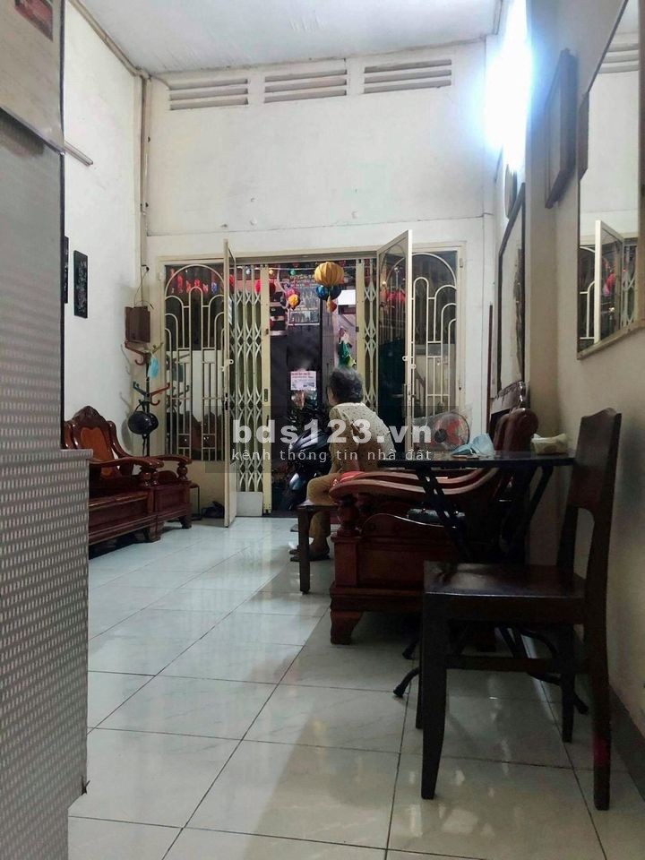 Bán nhà nát Quận 5 tiện xây mới, diện tích sử dụng 39m2, xe hơi liên hệ 0799149230