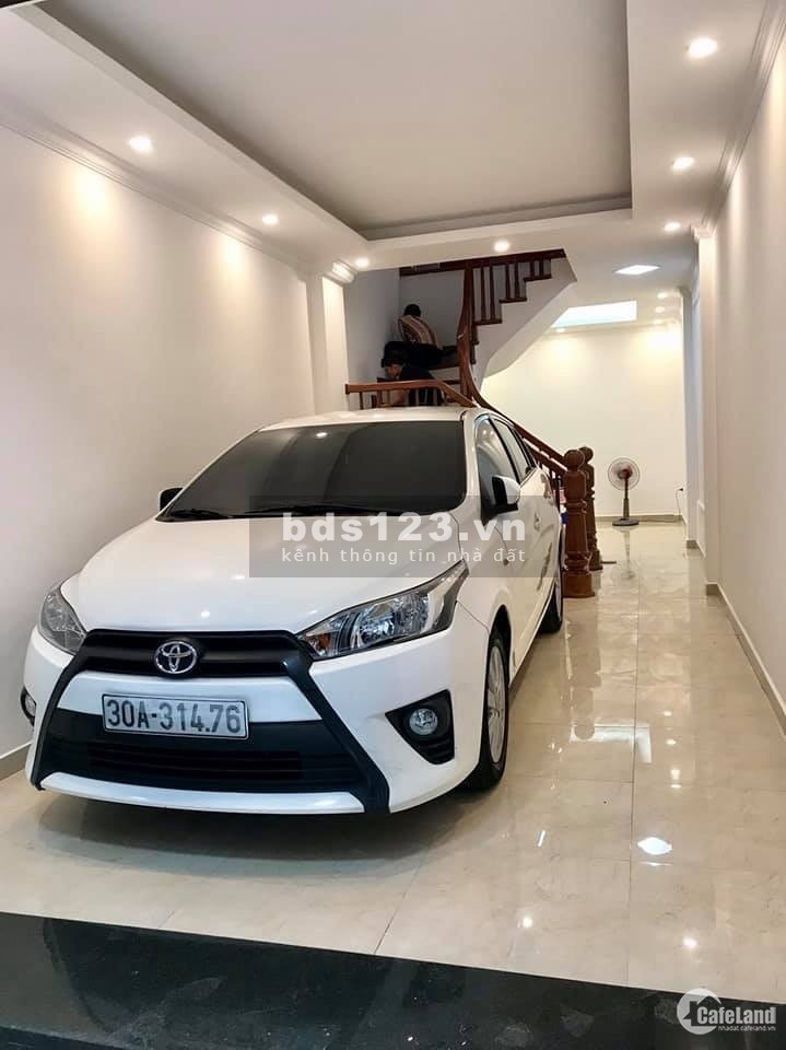 Bán nhà đẹp Trung Liệt, hai mặt siêu thoáng ba bước ra phố, diện tích 24m2, giá bán 2 tỷ