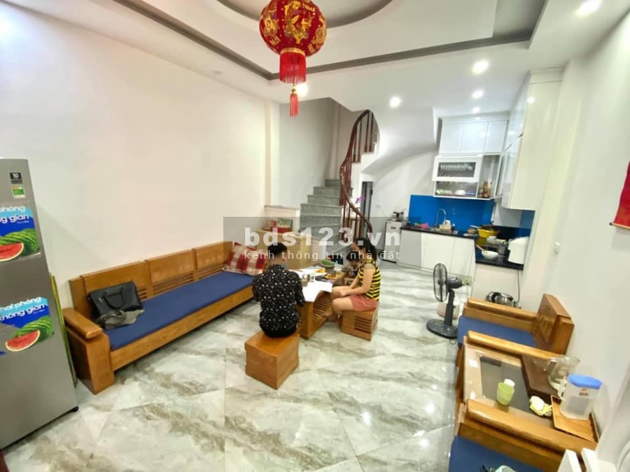 Nhà đẹp ở luôn Vương Thừa Vũ diện tích sử dụng 48m2 đúc 5 tầng giá bán 4.3 tỷ, lhcc