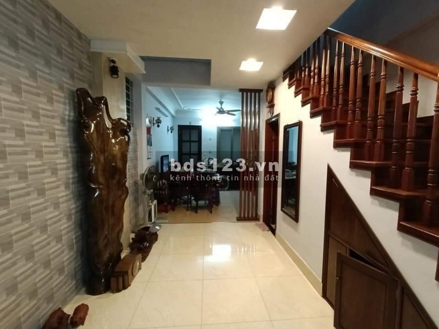 Bán nhà ngõ 147 Tân Mai ô tô phân lô diện tích sử dụng 48m2 giá bán 3.2 tỷ, lh 0946553655