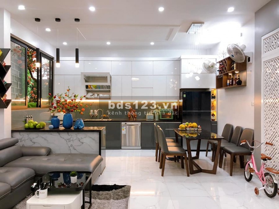 Bán gấp nhà nguyên căn Quận Mỹ Đình ngõ ô tô, diện tích 36m2, 4 tầng đúc. giá bán 3.2 tỷ