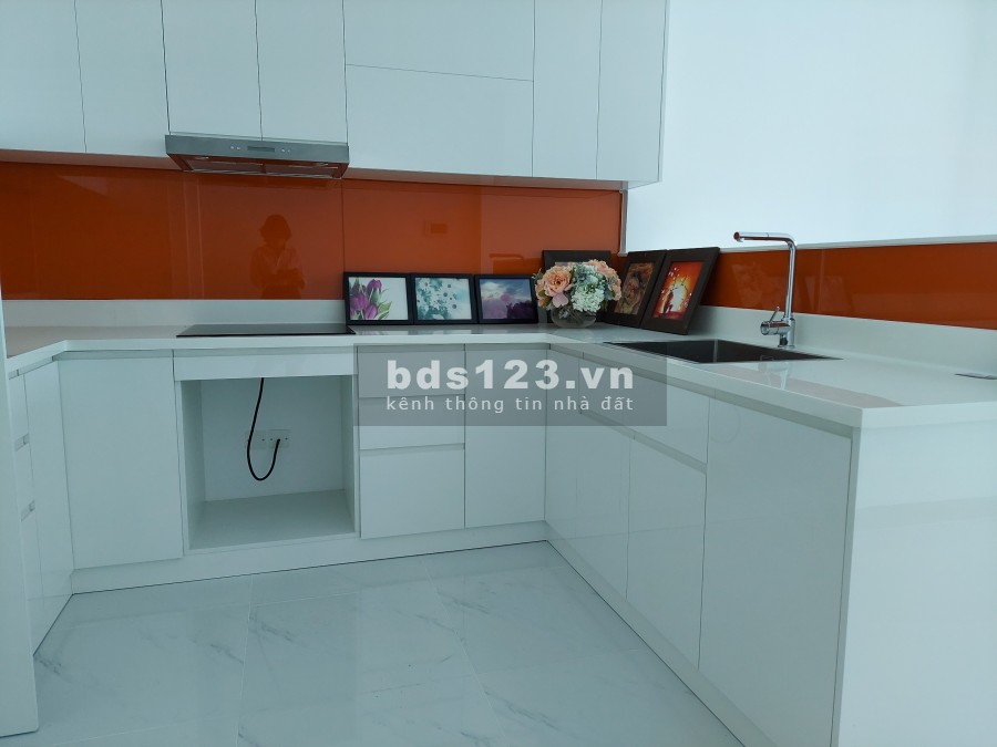 Bán GẤP căn hộ Sunwah Pearl, giá 4.4 tỷ, lầu trung. Liên hệ ngay 0938155227