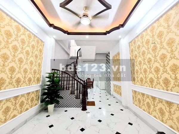 Bán nhà nguyên căn đúc kiên cố, cách ngã Tư Sở 400m, khu phân lô, giá bán 2 tỷ, sổ sẵn