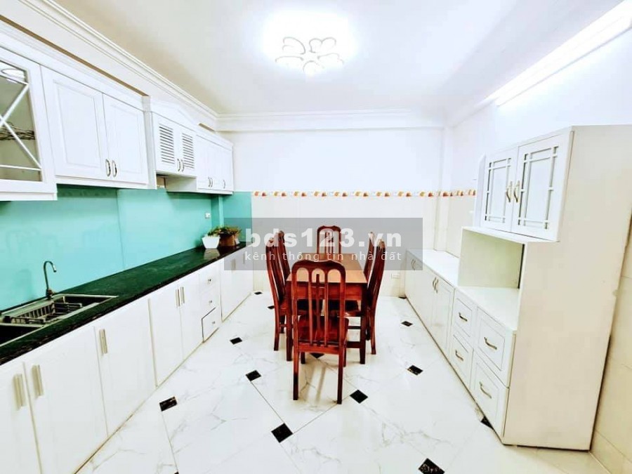 Bán nhà nguyên căn đúc kiên cố, cách ngã Tư Sở 400m, khu phân lô, giá bán 2 tỷ, sổ sẵn
