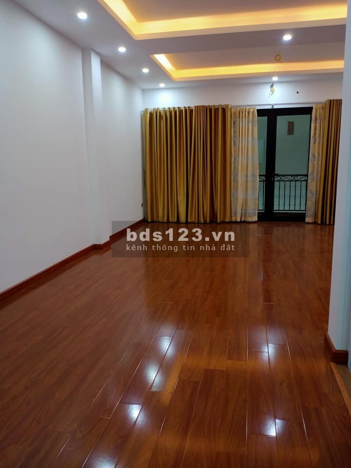 Bán nhà MP Khâm Thiên 90m 4t mt 4.5m chỉ 25.6 tỷ Đống Đa